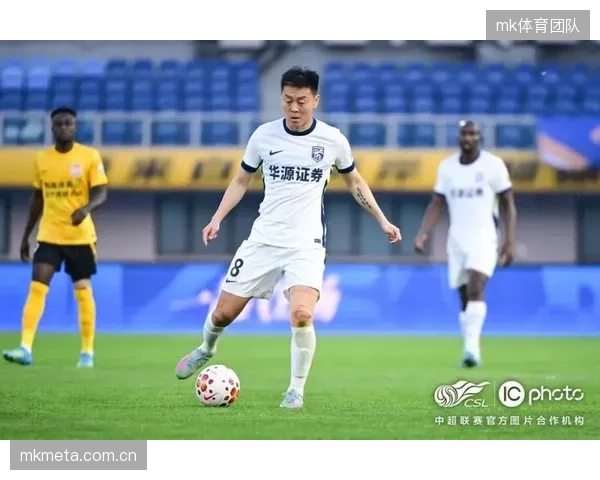 卡迪斯凭借高效门前终结能力领跑射手榜，成为武汉三镇进攻端的关键支点。